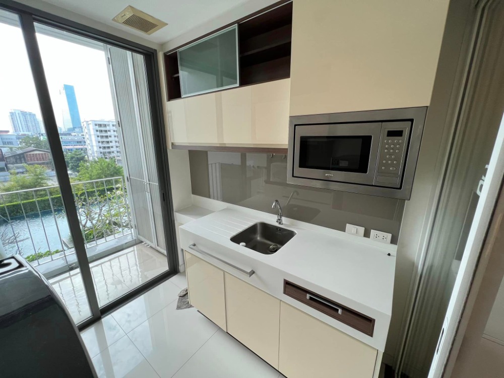 FOR RENT    :   The​ Room Sukhumvit 62 เดอะรูม สุขุมวิท 62 ((BTS Punnawithi))AS-02 Line : @condo66