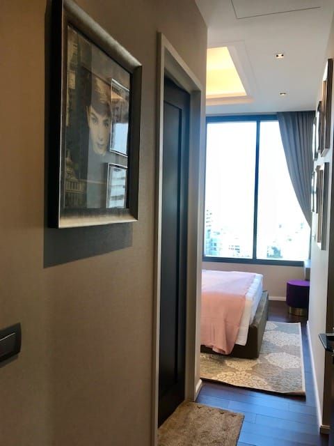 An ultra Luxury fully fitted condo for Rent at Diplomat 39 Phrom Pong  (Rt-01)  * Diplomat 39 Phrom Pong, Bangkok * High floor : 25th Floor,  * 3 Bedroom + 4 bath room, 152 sq. Mtr. * 2 Balconies with one Large Balcony,